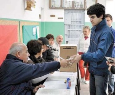 Cómo son y en qué piensan los hijos de la democracia