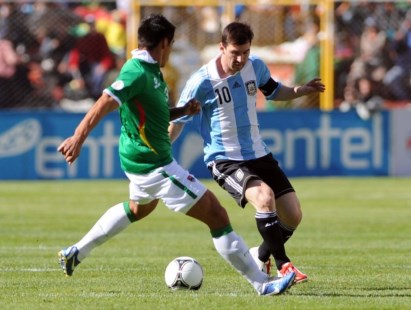 Argentina luchó para llevarse un punto de la altura de La Paz que lo acerca a la clasificación