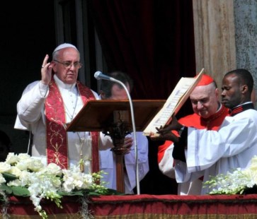 El papa Francisco pide paz para el mundo en su primer mensaje pascual