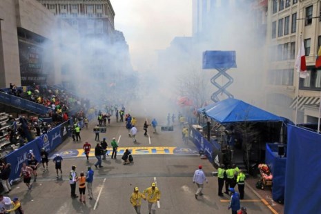 El maratón de Boston terminó en una tragedia: dos muertos y más de 80 heridos por la explosión de tres bombas