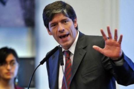 "Murió juzgado, condenado y preso en una cárcel común"