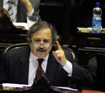 Para Alfonsín "ninguna" fuerza política de la oposición "por si sola le puede hacer frente al oficialismo"