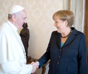 El Papa abordó con Merkel la situación socio-política y económica de Europa