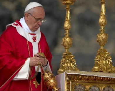 El Papa llamó a la unidad y a la armonía en la misa de Pentecostés