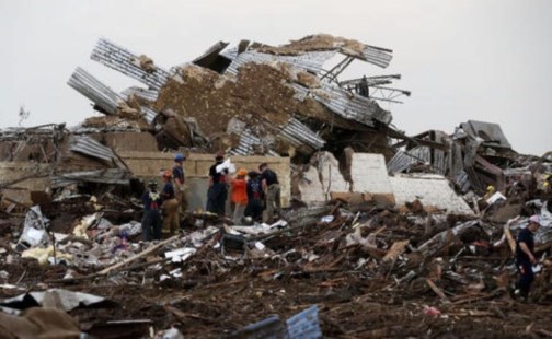 Hallan con vida a más de cien desaparecidos tras el devastador tornado en Oklahoma