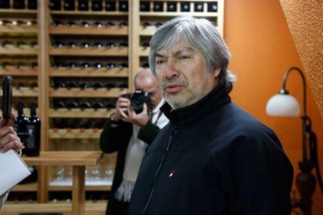 El empresario abrió las puertas de su chacra para desmentir la existencia de una bóveda