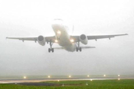 Se derivan vuelos de Ezeiza a otros aeropuertos a causa de la niebla