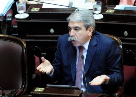 La réplica de Aníbal Fernández: "¿Qué se puede esperar de un burro que no sea una patada?"