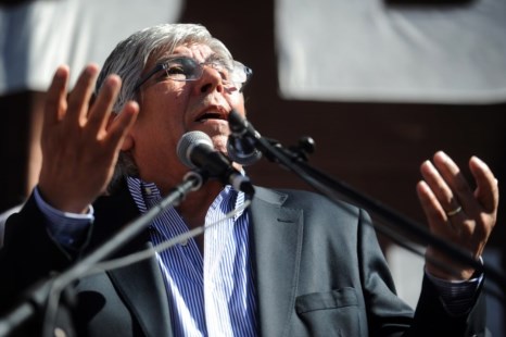 Moyano fustigó a Massa por la indefinición sobre su candidatura