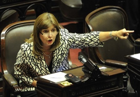 "La burrada es reformar la Constitución para la re-re"