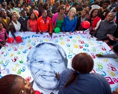 Mandela abrió los ojos el día en que cumplió 95 años 