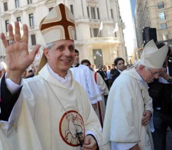 Poli señaló que Bergoglio está "entusiasmado" con su misión como Papa