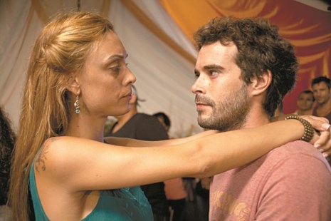 Valentina (Martina Gusman) y Mitch (Nicolás Cabré), amor en el trópico. 
