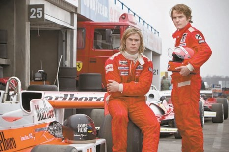 James Hunt (Chris Hemsworth) y Niki Lauda (Daniel Brühl), contendientes de largo alcance. 
