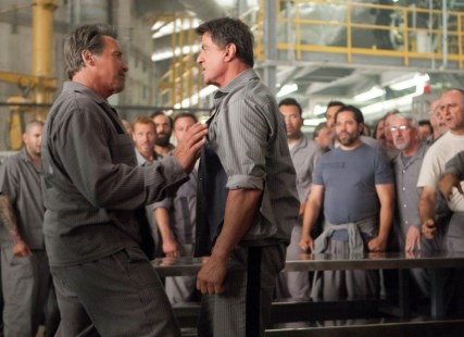Emil (Arnold Schwarzenegger) y Ray (Sylvester Stallone), dos presos en fuga.