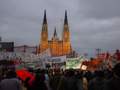 A 8 meses de las inundaciones en La Plata habrá una marcha con velas y antorchas