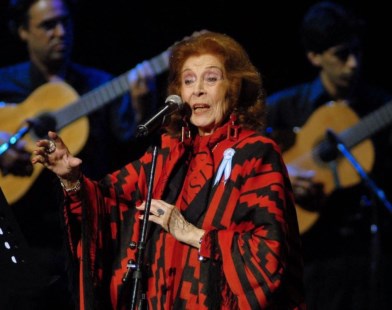 A los 102 años, falleció la "cantora nacional" Nelly Omar 