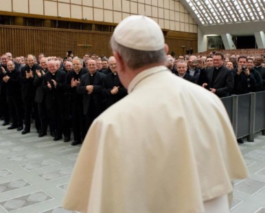 El Papa reveló que la cruz que lleva siempre consigo se la robó a un sacerdote