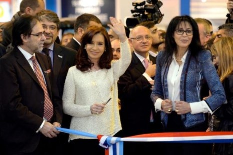 Cristina inauguró el pabellón argentino en el Salón del Libro de París