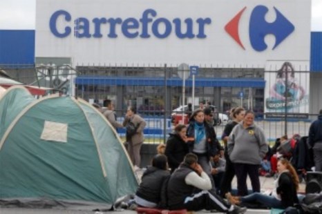 Protesta frente al Carrefour de Boedo para que bajen los precios