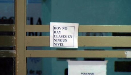 Un alumno apuñaló a un compañero en la puerta de la escuela y lo mató ...
