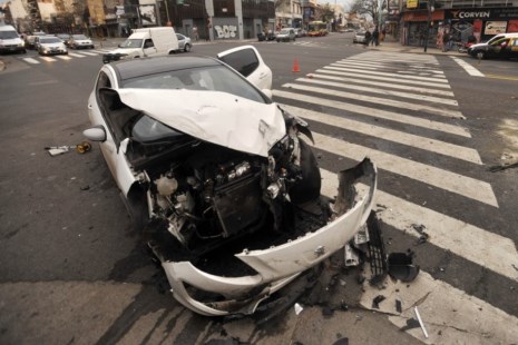 Dos heridos al chocar un auto y una camioneta en Villa Crespo ...