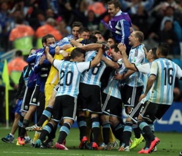 Romero fue el héroe en los penales y Argentina es finalista del Mundial