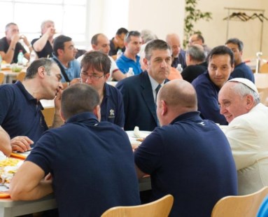 El Papa almorzó con trabajadores del Vaticano