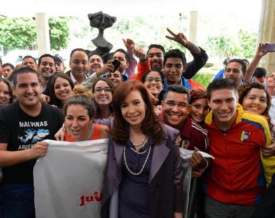 La Presidenta ensalzó la figura de Chávez y Kirchner por promover el "crecimiento con inclusión"