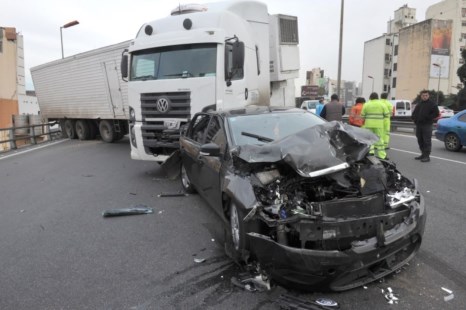 Cuatro heridos por un choque multiple en la autopista 25 de Mayo ...