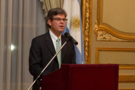 Solidaridad del cuerpo diplomático hacia Sullivan en una reunión donde la Legislatura distinguió al CARI