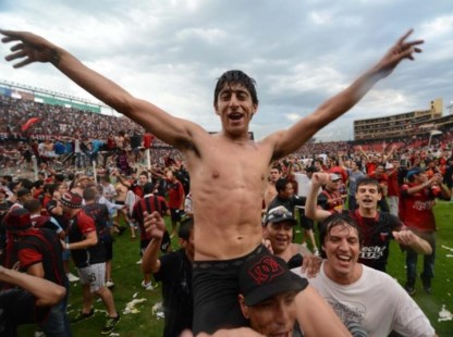 Colón goleó a Boca Unidos y también regresa a la máxima categoría