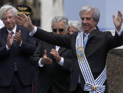 Tabaré Vázquez asumió en Uruguay y prometió "honrar los valores artiguistas"