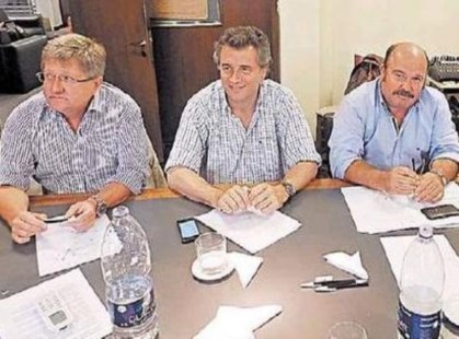 Tres entidades de la Mesa de Enlace resolvieron un "cese de comercialización" de granos y hacienda 