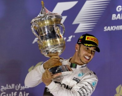 Hamilton se llevó en Bahrein su tercer Gran Premio 