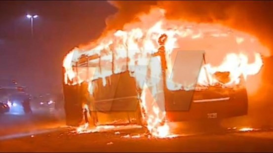 Se incendió un colectivo en la autopista Buenos Aires-La Plata 