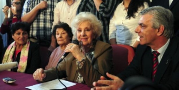 Estela de Carlotto: "Bienvenida nieta 117, y por muchos nietos más"