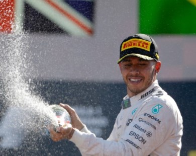 Hamilton se afianzó en la punta tras llevarse el triunfo en un polémico GP de Monza