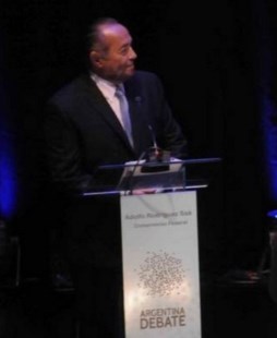 Rodríguez Saá propuso erradicar la pobreza con "pleno empleo"