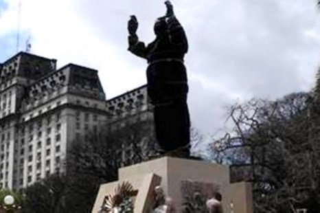 Aníbal agradeció "a Dios" que Macri no lo invitara a la inauguración del monumento a Perón