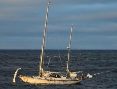 Los kelpers dicen que el velero de La Cámpora está como la Argentina "abandonado y apenas a flote"