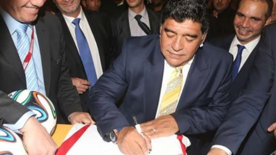 Maradona trabajará para la corona británica 