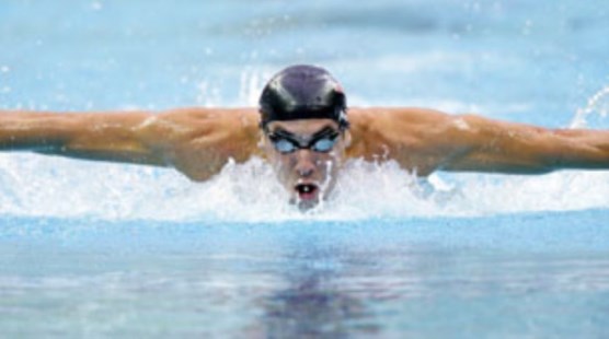 Suspenden a Phelps por fumar marihuana