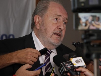 El gobernador de La Pampa criticó a Macri: "Habla mucho de federalismo pero es unitario"