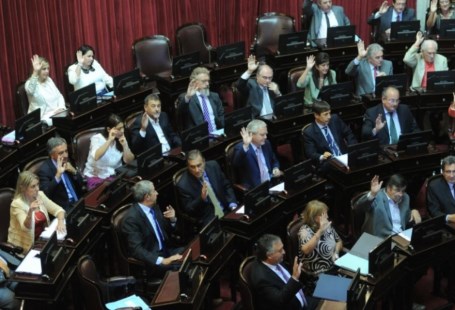 El Senado sesionó para dar ingreso a los pliegos de los dos candidatos a la Corte