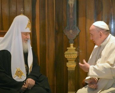 El Papa y el patriarca ruso se abrazaron en encuentro histórico en Cuba