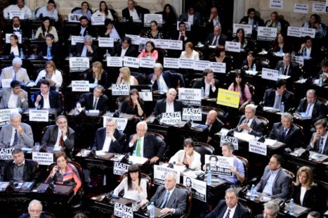El momento más tenso: la reacción de Macri ante el repudio kirchenrista