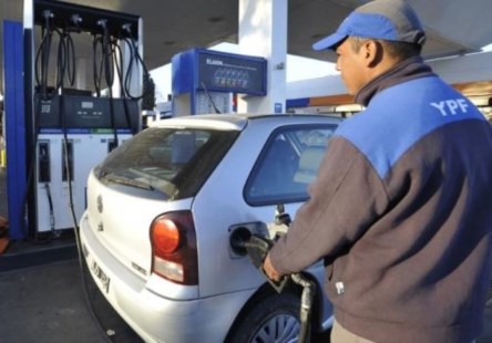 Polémica por el aumento de casi 10 por ciento en los combustibles
