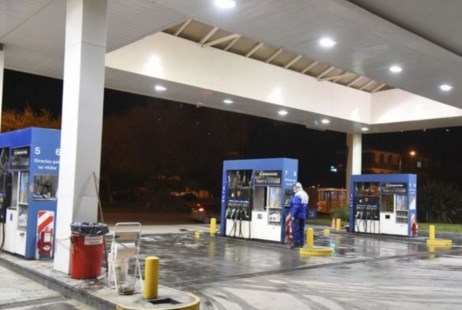 El paro de petroleros y camioneros de YPF ya afecta la distribución de combustibles en Chubut
