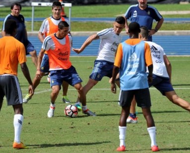 Di María participó de una práctica de fútbol y podría ser titular en la final